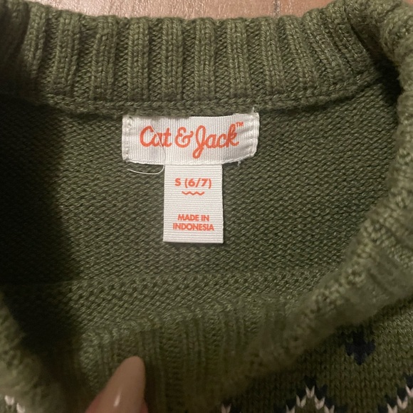 Boy’s Cat and Jack Olive Green Bear Pattern Sweater, size 6-7 - Picture 5 of 5